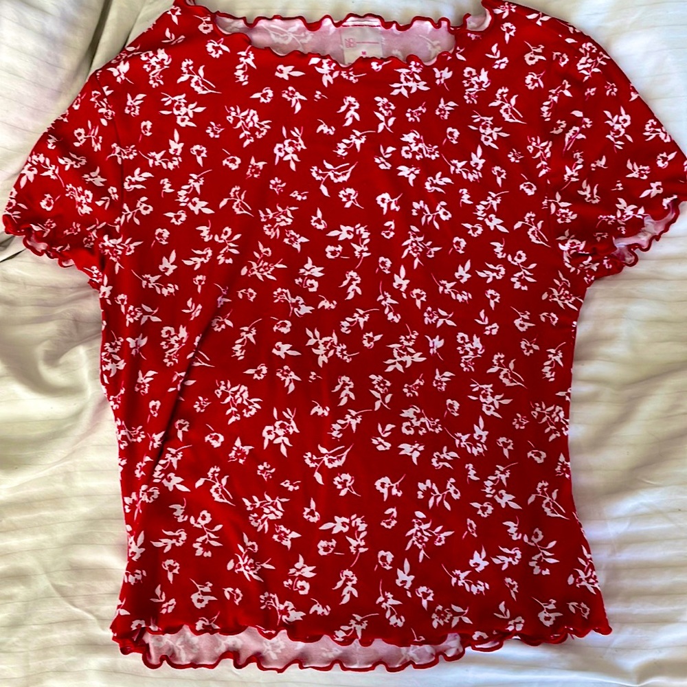 Red and White top, size Medium, Brand is No boundaries